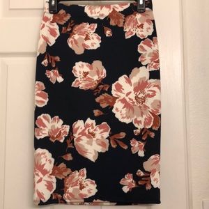 NWOT FLORAL PENCIL SKIRT